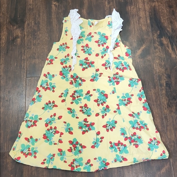 Hanna Andersson Other - HANNA ANDERSSON strawberry print sleeveless dress 10 lace trim girls mini